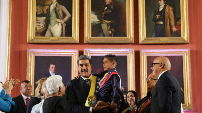 Maduro jura ante el Parlamento como presidente de Venezuela, pese a denuncias de fraude