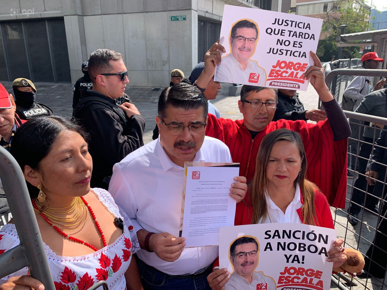 Escala pide a Fiscalía encausar a Gellibert por arrogación de funciones