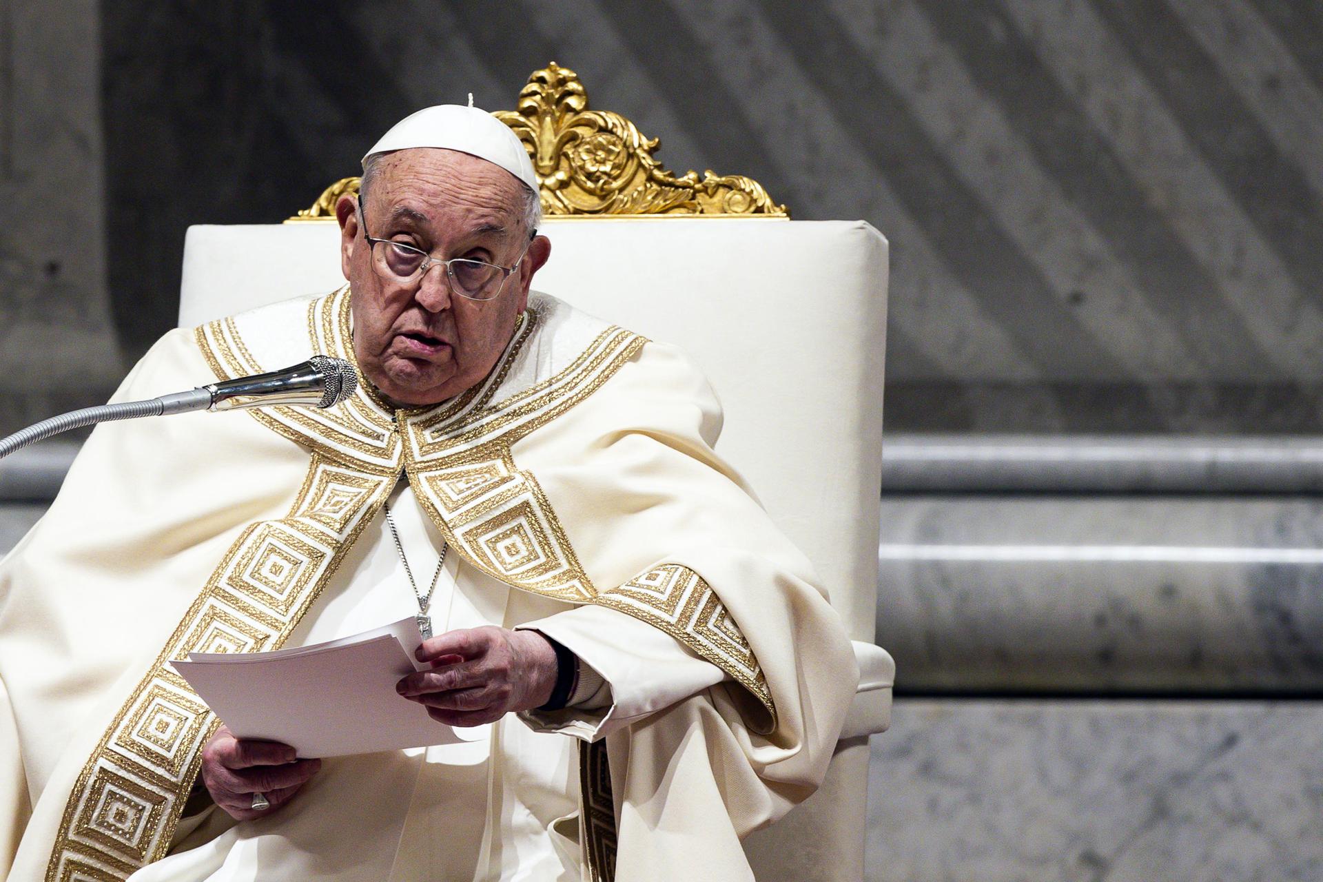 ¿Qué es un ictus cerebral como el sufrido por el papa Francisco?