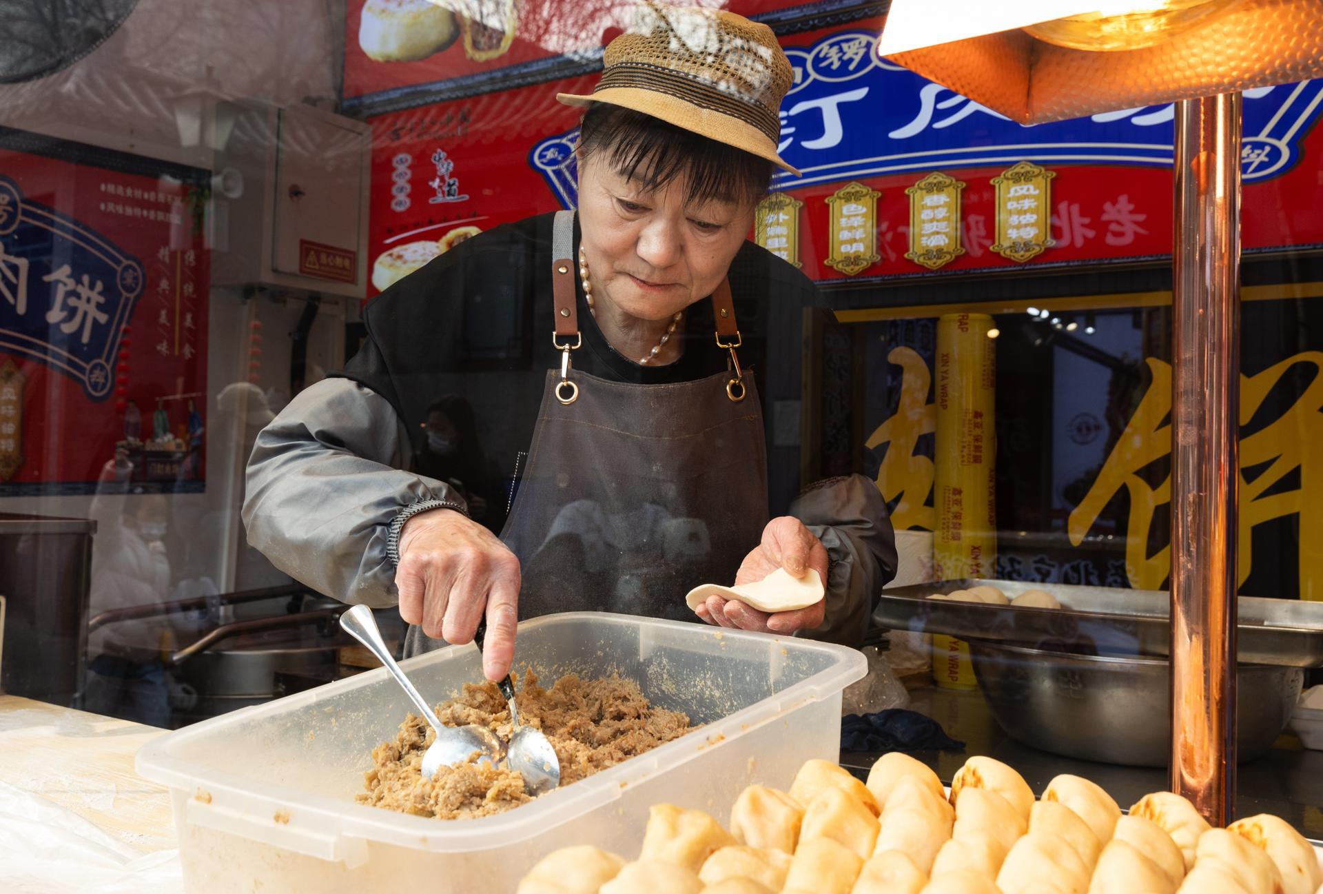 China’s inflation falls into negative territory for the first time in a year