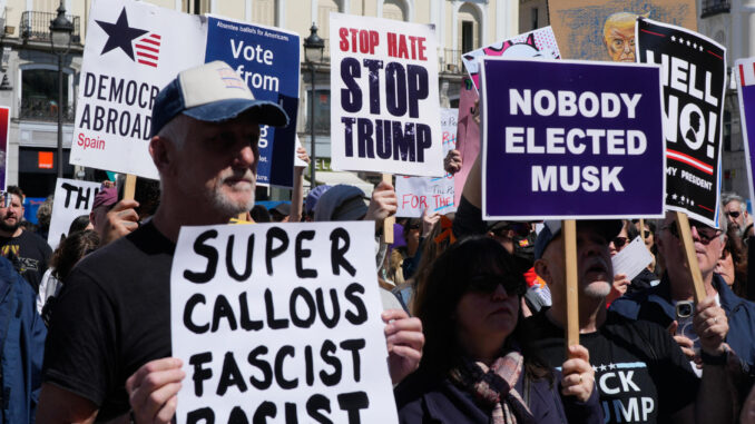 El Partido Demócrata de Estados Unidos convoca protestas en varias ciudades españolas contra la administración de Trump
