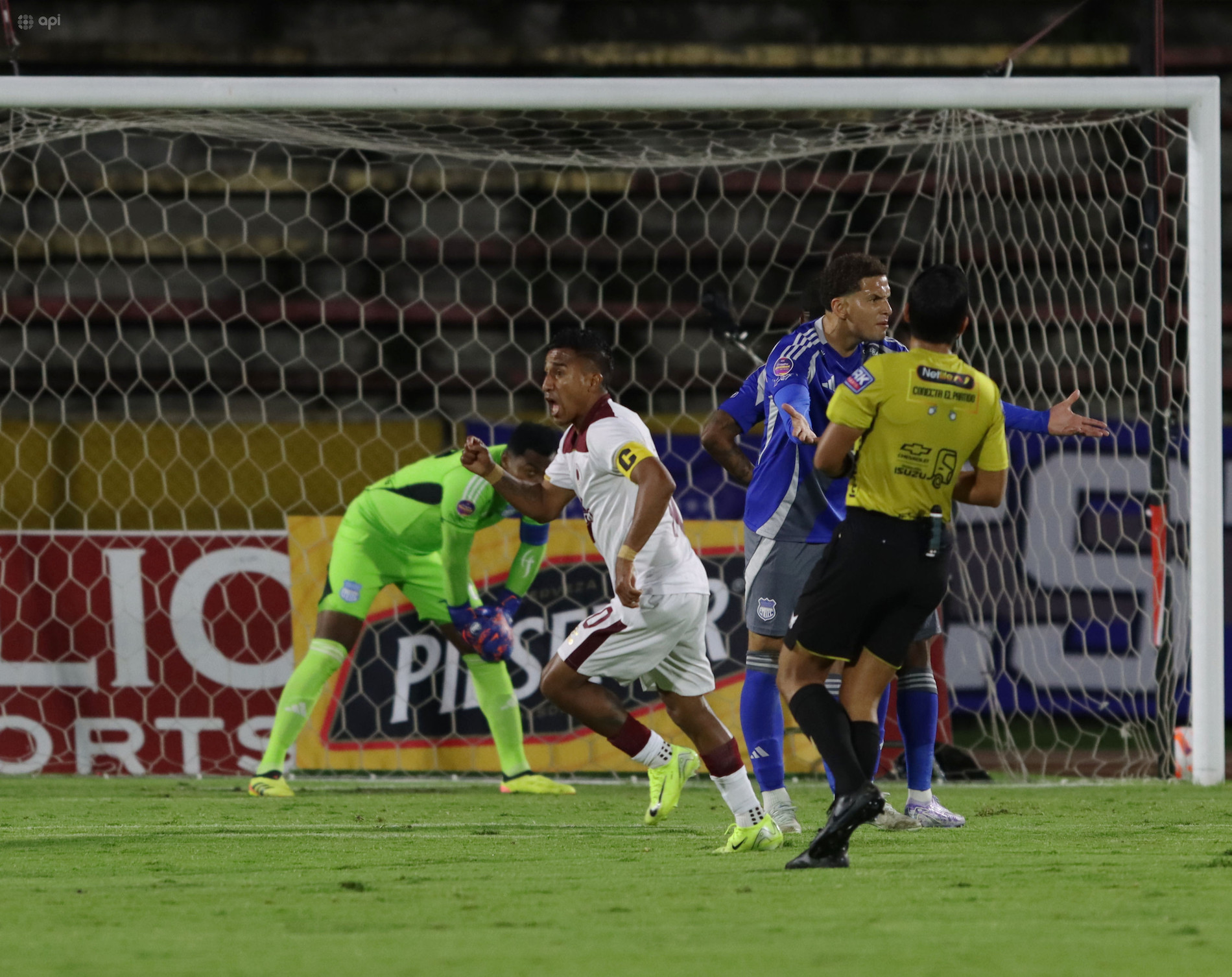 FBL LIGAPRO ECUABET VINO TINTO VS EMELEC