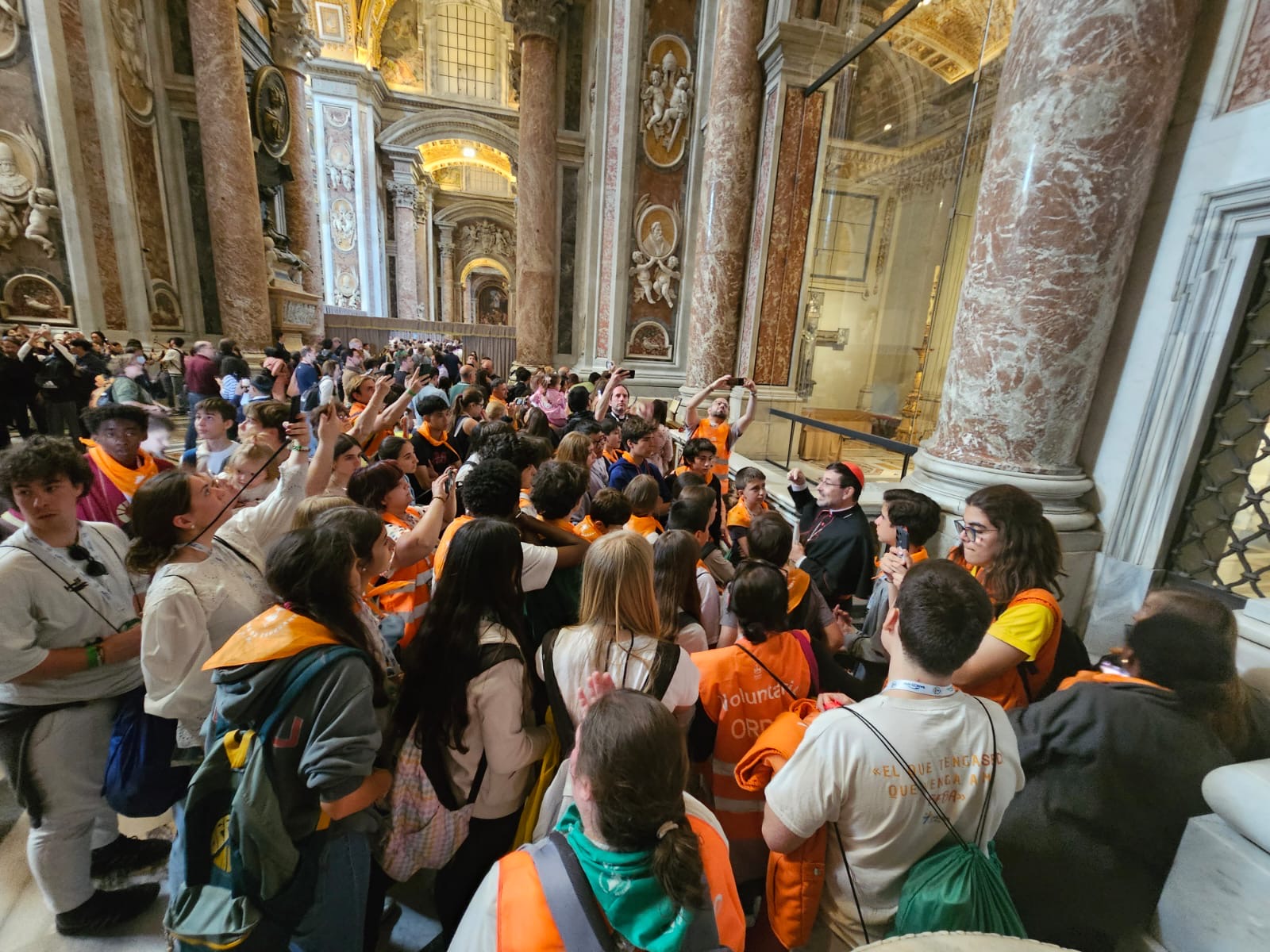 Roma, abarrotada de jóvenes que van al Vaticano, al Jubileo de Adolescentes