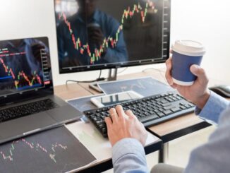 Navegar por el mundo del trading de criptomonedas puede ser desafiante, dado su carácter volátil. Sin embargo, las oportunidades adecuadas están al alcance de aquellos que poseen las habilidades y conocimientos necesarios. Seleccionar un bróker online confiable es crucial para aprovechar estas oportunidades del mercado. La plataforma ideal debe fomentar tu desarrollo como trader y ofrecer amplios recursos para aprender nuevas estrategias. Estos brókeres no aparecen de la nada, pero afortunadamente, en esta reseña de Go4Rex, te presentaré uno que destaca. La plataforma de trading go4rex.com es una herramienta integral, diseñada tanto para principiantes como para traders avanzados. Proporciona valiosas perspectivas sobre las tendencias del mercado en diferentes activos y te equipa con las herramientas necesarias para perfeccionar tus estrategias. Llena de funciones diseñadas para elevar tus habilidades de trading, esta plataforma merece un análisis más profundo. Vamos a explorar sus aspectos clave en esta reseña de Go4Rex. Alt text: Go4Rex logo Experimenta con Estrategias sin Riesgo Una de las principales preocupaciones de los traders al seleccionar una plataforma online es el miedo al fracaso. Sin embargo, la plataforma Go4Rex elimina esta preocupación con su función de cuenta demo. Esta herramienta destacada te permite experimentar sin ningún riesgo financiero, brindándote un espacio seguro para probar diversas estrategias y ganar confianza en tus decisiones. Esta característica es perfecta para desarrollar tu conocimiento en trading y ver cómo se desempeñan tus estrategias antes de invertir dinero real. La cuenta demo garantiza que puedas practicar y perfeccionar tu enfoque sin presión, ayudándote a determinar qué estrategias funcionan mejor para tu estilo de trading. Seguridad Inigualable con Verificación de Usuarios Proteger tu información personal y financiera es fundamental en el mundo del trading online. La plataforma go4rex.com se toma esta responsabilidad en serio, empleando estrictos protocolos de "Conozca a su Cliente" (KYC, por sus siglas en inglés) para verificar la identidad de los usuarios y asegurar un entorno de trading seguro. Al centrarse en la seguridad de los datos, la plataforma crea un espacio seguro donde los usuarios pueden operar con tranquilidad. Durante el proceso de registro, solo se requieren los detalles esenciales, los cuales se someten a una verificación rigurosa para prevenir fraudes y mantener una experiencia de trading segura. Este enfoque cuidadoso asegura que tu información esté protegida, brindándote confianza en el compromiso de la plataforma con la protección de tus datos. Alt text: Go4Rex homepage Recursos Educativos para Afilar tus Habilidades Lo que distingue a la plataforma go4rex.com es su amplia oferta de recursos educativos diseñados para traders de todos los niveles. Ya seas un principiante o un trader experimentado, encontrarás materiales que te ayudarán a mejorar. Los traders novatos pueden acceder a lecciones detalladas sobre la dinámica del mercado y familiarizarse con la terminología esencial del trading. Para los traders más experimentados, la plataforma ofrece oportunidades de networking para conectarse con profesionales de la industria. Al aprender de las experiencias de otros, puedes refinar tus estrategias y tomar decisiones más informadas, mejorando aún más tus habilidades en el trading. Trading Fluido con una Interfaz Intuitiva En el mundo acelerado de hoy, la conveniencia es una prioridad en todos los aspectos de la vida, incluido el trading online. La plataforma go4rex.com entiende esto, proporcionando una interfaz fácil de usar que mejora tu experiencia de trading. Puedes acceder al tablero de trading sin necesidad de descargar o instalar ningún software, lo que facilita operar desde cualquier lugar. Gracias a su alcance global, la plataforma go4rex.com te permite operar desde cualquier lugar con una conexión a internet estable. La plataforma basada en la web optimiza todo el proceso, ofreciendo a los traders una experiencia fluida y conveniente sin importar su ubicación. ¿Es Go4Rex una Estafa o es Legítima? La seguridad y la confianza son fundamentales en el trading online. La plataforma go4rex.com demuestra su compromiso con estos principios implementando medidas contra el lavado de dinero (AML) junto con los protocolos KYC. Con tecnología de cifrado avanzada, la plataforma asegura que tus datos estén protegidos, lo que solidifica su legitimidad y confiabilidad. Conclusión En conclusión, esta reseña de Go4Rex destaca una plataforma que pone un fuerte énfasis tanto en la seguridad como en la experiencia del usuario. Su enfoque en proporcionar a los traders un entorno de trading seguro, confiable y fluido la convierte en un punto destacado en el mercado. Con su dedicación a la satisfacción del trader y medidas de seguridad sólidas, la plataforma go4rex.com es una excelente opción para aquellos que buscan un socio confiable en su viaje de trading. Ya sea que estés comenzando o seas un trader experimentado, esta plataforma tiene todo lo que necesitas para tener éxito.