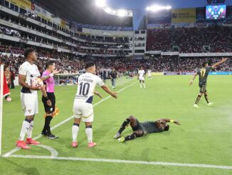Quito, 18 de abril de 2025. Novena fecha de la primera etapa LigaPro Ecuabet: Liga Deportiva Universitaria vs Aucas en el estadio Rodrigo Paz Delgado. API / HAMILTON LÓPEZ