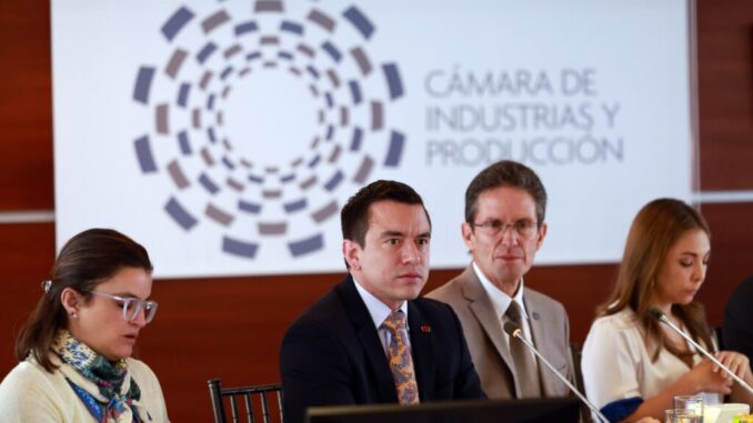 daniel-noboa-plan-comercial-productivo-sector-empresarial-1024x683 (1)