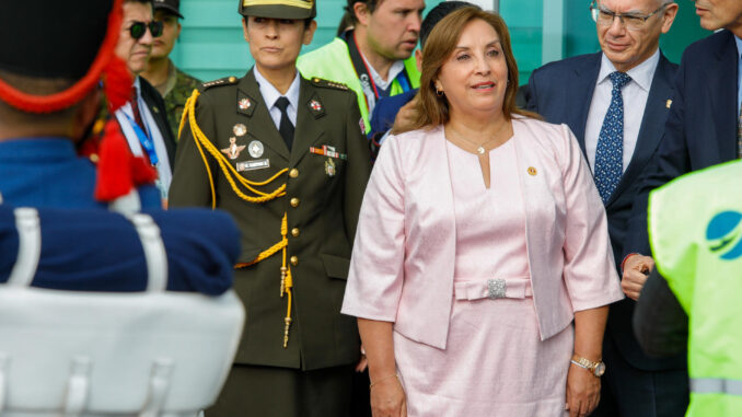 Llegada de Dina Boluarte a investidura de Noboa