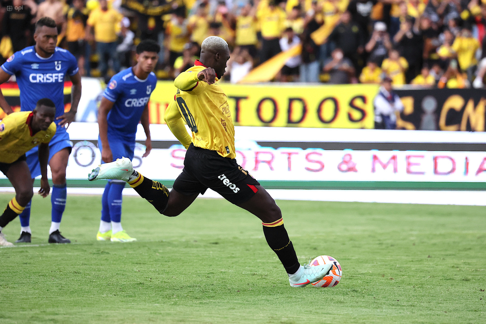 FBL LIGA PRO U CATOLICA VS BARCELONA
