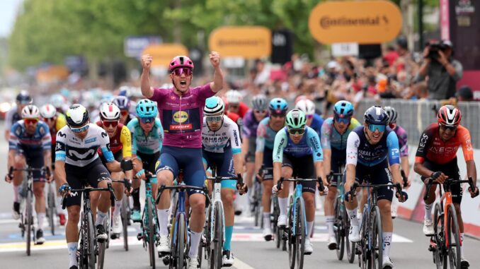 Giro d'Italia cycling race - Stage 3