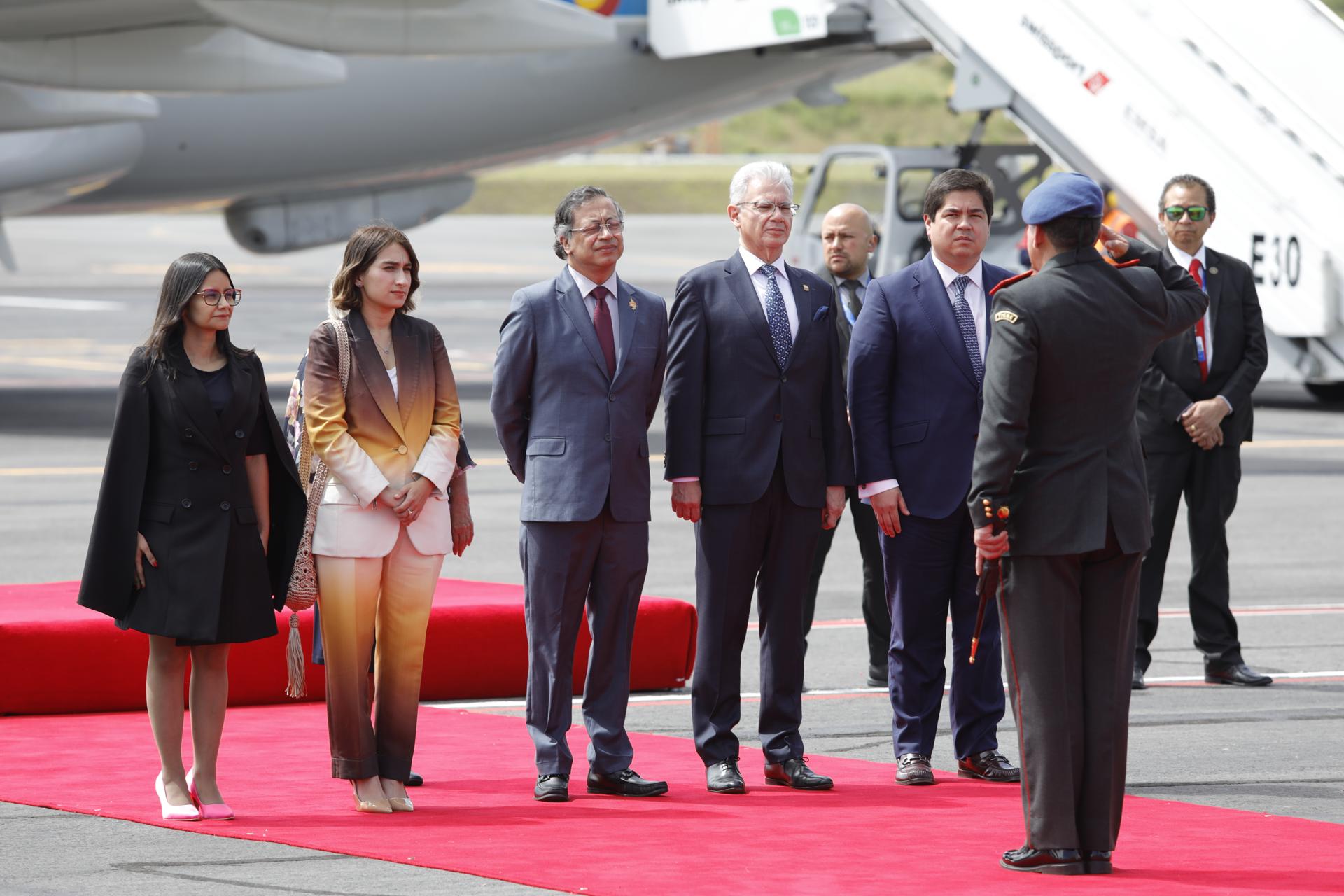 Gustavo Petro, presidente de Colombia, ya está en Ecuador para posesión de Noboa