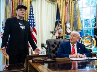 EPA2040. WASHINGTON (ESTADOS UNIDOS), 06/06/2025.- Fotografía del 30 de mayo de 2025 del presidente estadounidense Donald Trump (d) junto al empresario Elon Musk, en una conferencia de prensa en el Despacho Oval de la Casa Blanca en Washington (Estados Unidos). Trump no mostró interés en hacer las paces con el magnate tecnológico Elon Musk pese a los gestos reconciliatorios exhibidos por el empresario sudafricano un día después de la agria pelea que mantuvieron intercambiando amenazas en las redes sociales. EFE/EPA/EFE/ Francis Chung / POOL