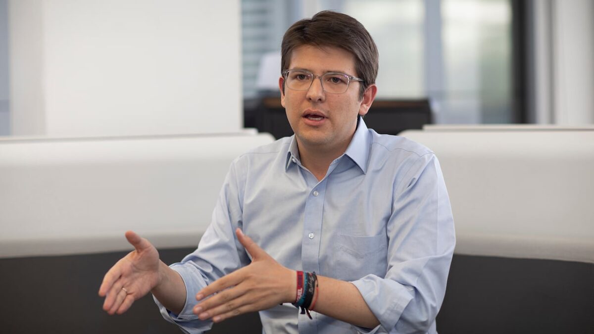 Miguel Uribe, senador y precandidato a la presidencia de Colombia, acaba de sufrir un atentado.