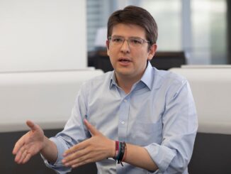 Miguel Uribe, senador y precandidato a la presidencia de Colombia, acaba de sufrir un atentado.