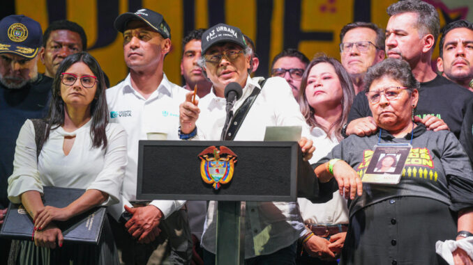 Petro espera participar como "ciudadano del común" en la asamblea nacional constituyente