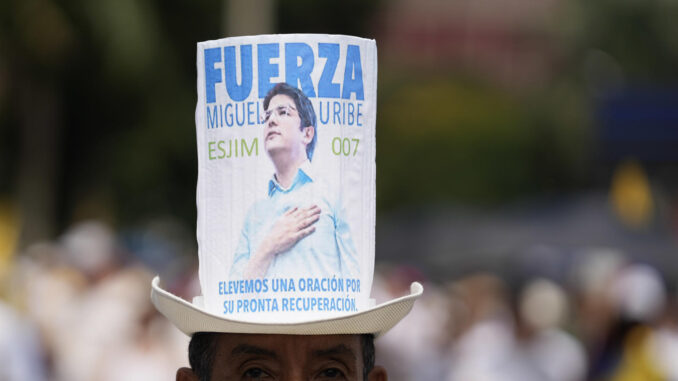 Miles de colombianos salen a las calles de grandes ciudades para rechazar la violencia
