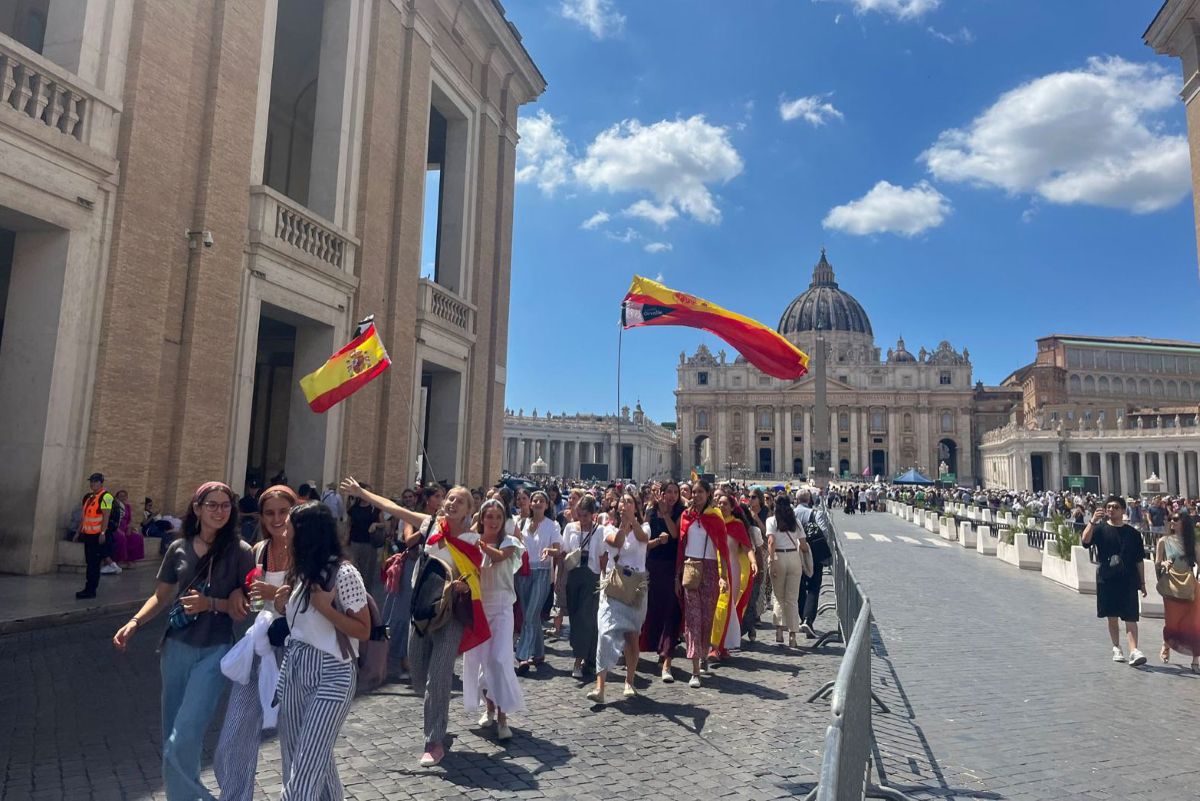 En España, la fe católica se mantiene estable, aunque menos gente se declara practicante