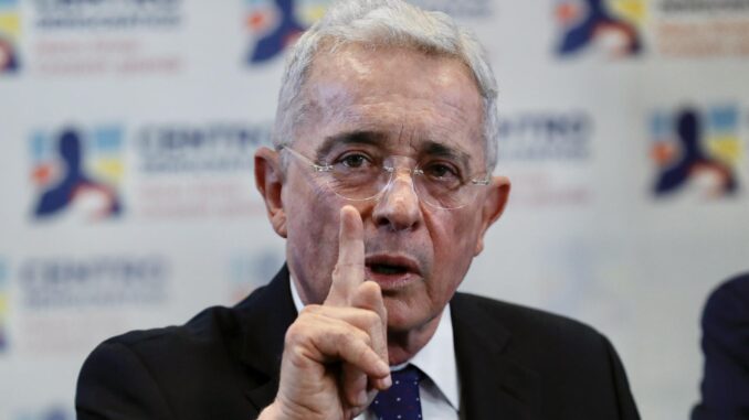 El expresidente colombiano Álvaro Uribe llega a su 'día D' ante la Justicia