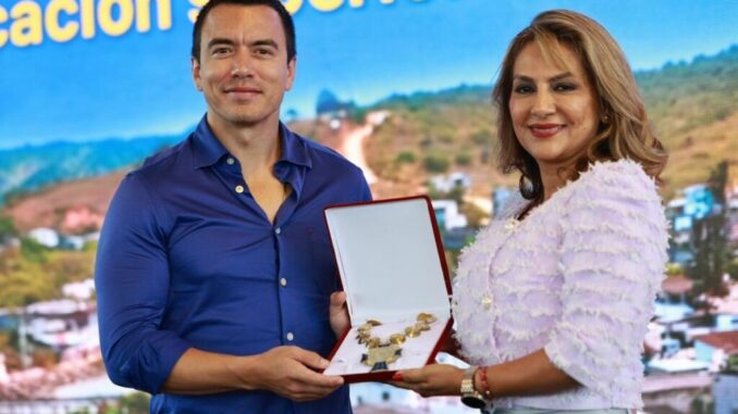 daniel-noboa-premio-matilde-hidalgo-1024x683
