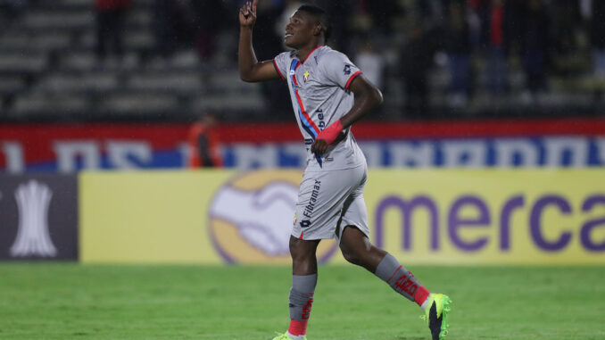Muere el futbolista del Mushuc Runa Marcos Olmedo en un accidente de tránsito en Ecuador