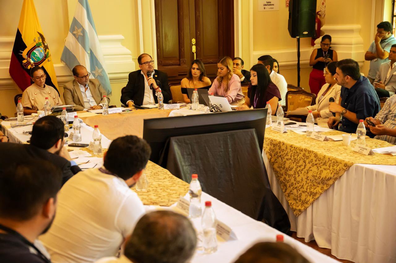 Alcaldes y prefecta de Guayas se reunieron con John Reimberg por tema de seguridad