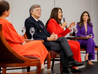 La UEES y SUCCEXION promovieron panel que resaltó el aporte del liderazgo femenino en los órganos de decisión.