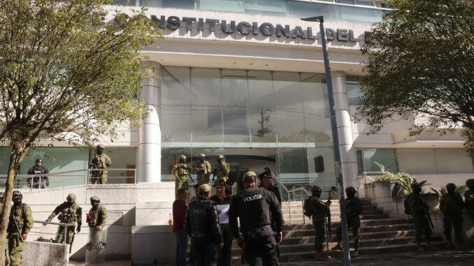 MARCHA CONTRA LA CORTE CONSTITUCIONAL