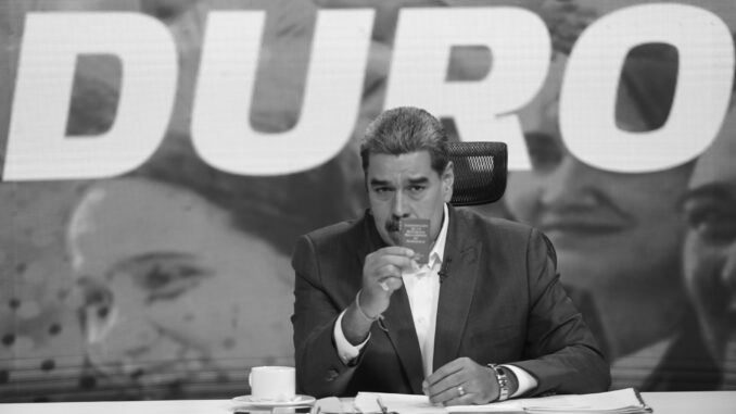 Nicol·s Maduro jura que a Venezuela "no la toca nadie"