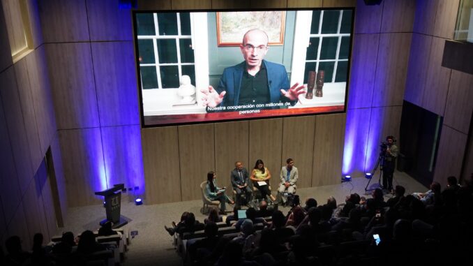Un nuevo estilo de formación, con referentes como Patch Adams y Yuval Harari, que impulsa las competencias que demanda el mercado laboral de hoy y del futuro.