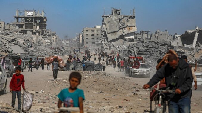 Palestinians in Gaza return to their destroyed homes following the partial withdrawal of Israeli forces