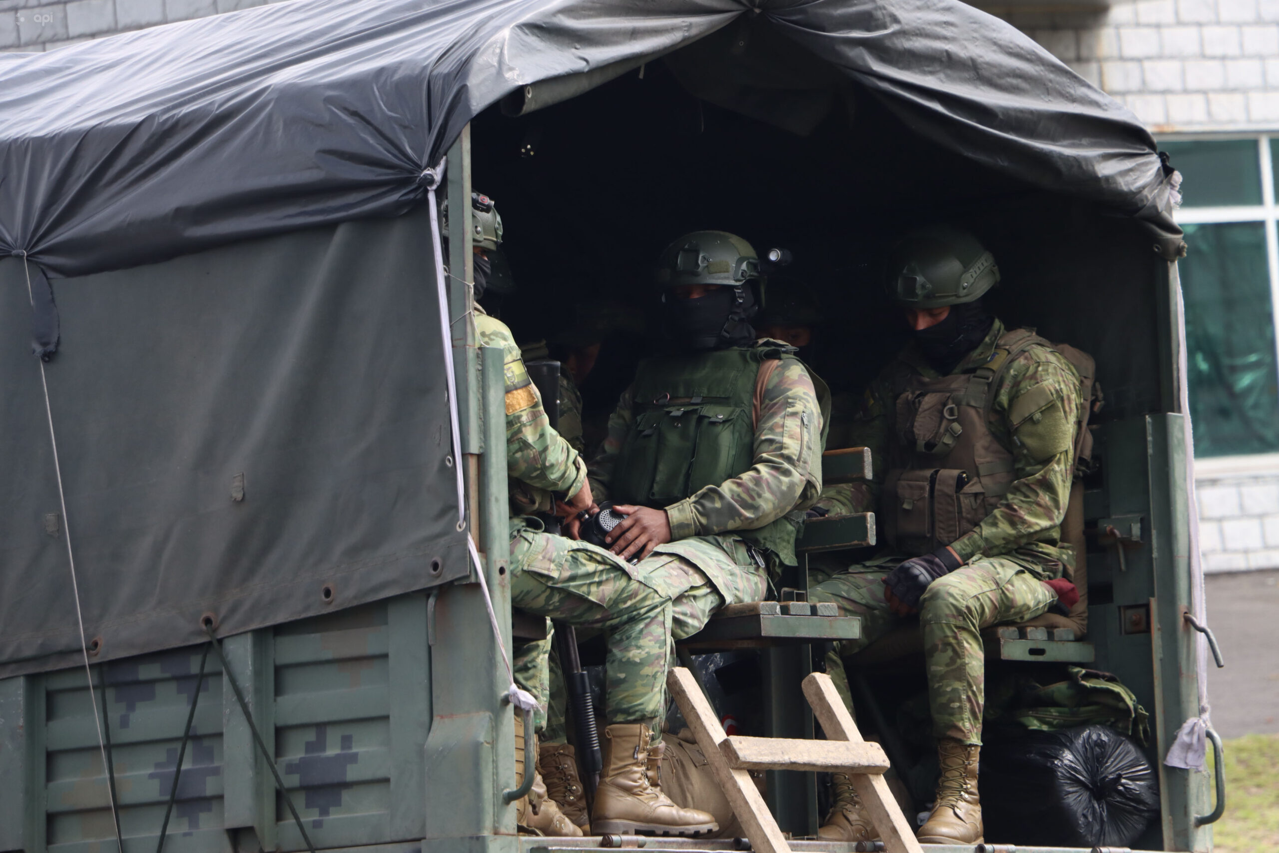 Convoy humanitario del Ejército es atacado por manifestantes en La Esperanza, Ibarra