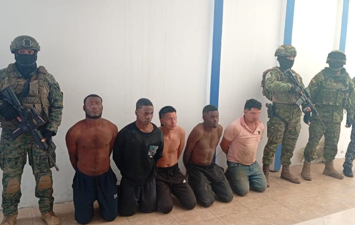 FFAA capturan a cinco presuntos miembros de Oliver Sinisterra en Imbabura