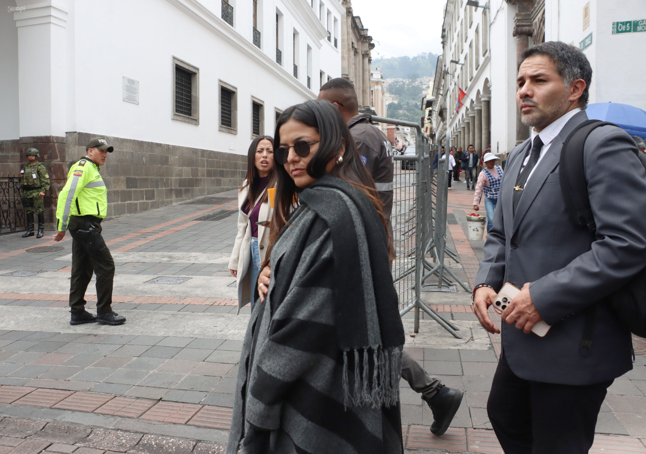 Amanda Villavicencio va a Carondelet y pide apoyo a Noboa mediante una carta