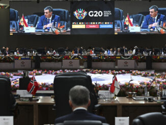 JOHANNESBURGO (SUDÁFRICA), 23/11/2025.- El presidente del Gobierno, Pedro Sánchez, participa en la segunda jornada de la vigésima cumbre del G20, en la que ha intervenido en la tercera sesión de trabajo, este domingo en Johannesburgo (Sudáfrica).- Pool Moncloa/Borja Puig de la Bellacasa / ***SOLO USO EDITORIAL/SOLO DISPONIBLE PARA ILUSTRAR LA NOTICIA QUE ACOMPAÑA (CRÉDITO OBLIGATORIO)***