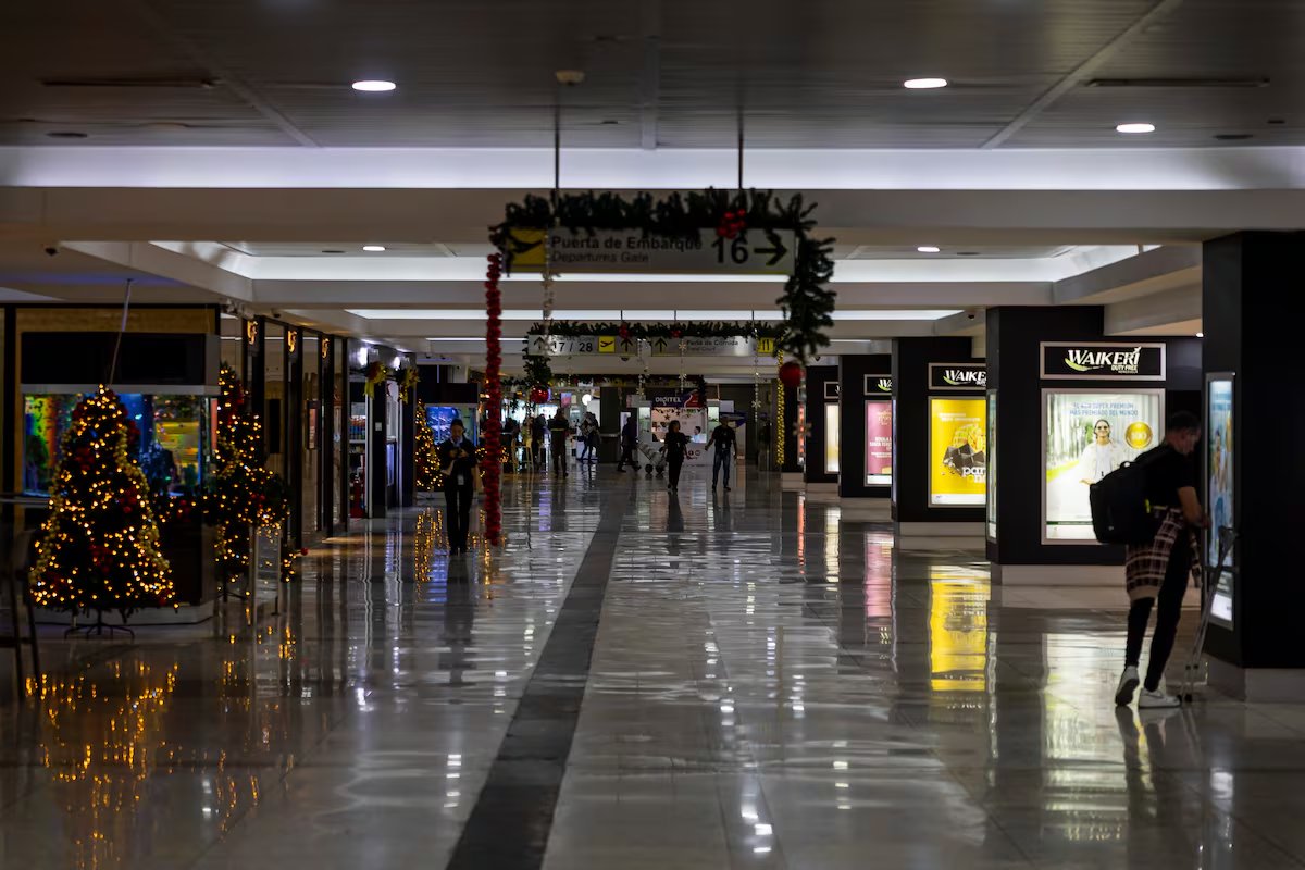 Principal aeropuerto de Venezuela sigue funcionando pese al anuncio de Trump