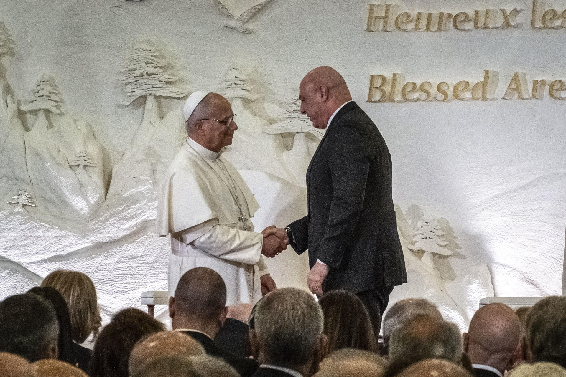 El papa León XIV llega a Líbano y pide «anteponer la paz a todo lo demás»