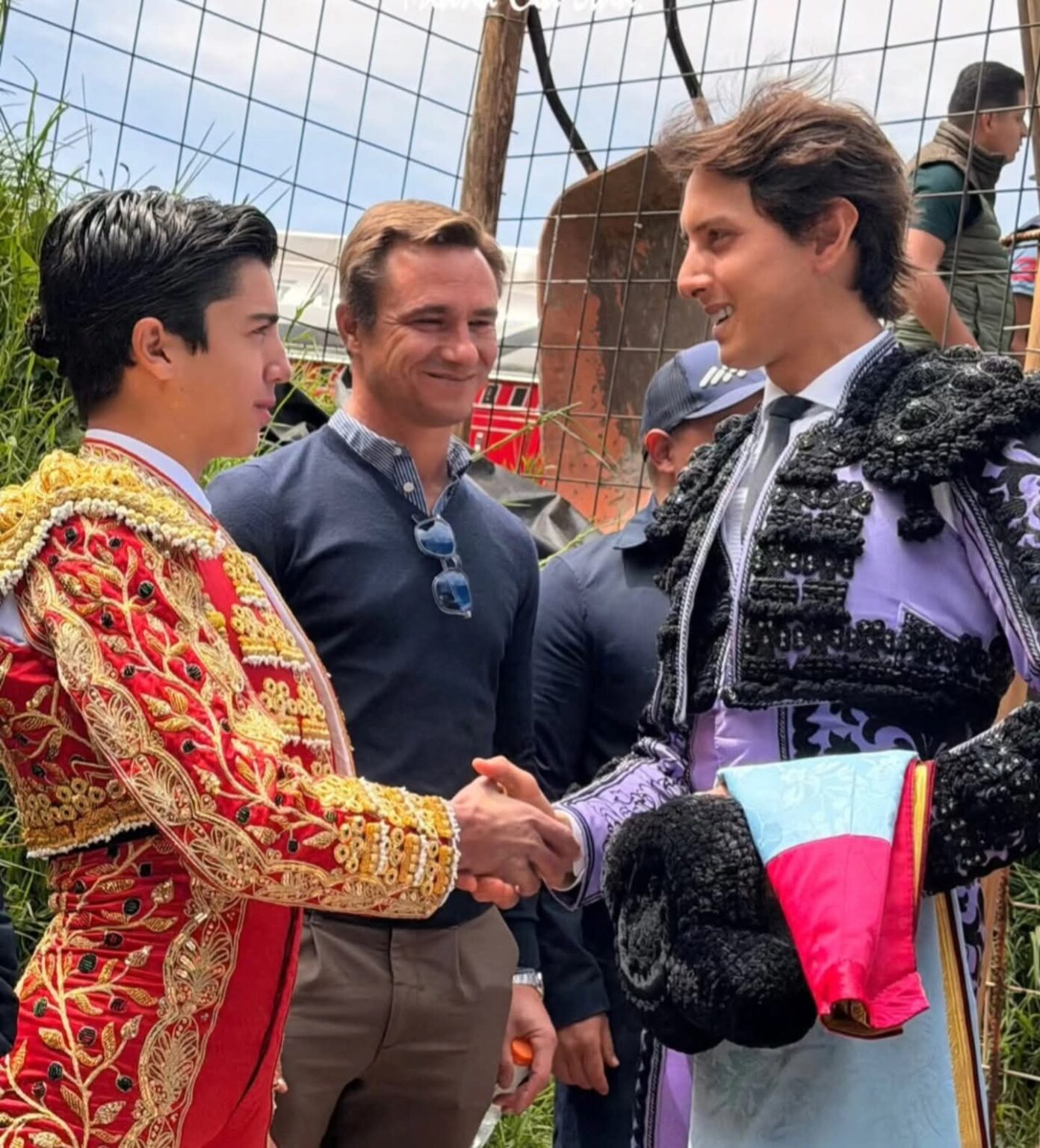 Andrés Roca Rey abre la faena en la Plaza de Machachi