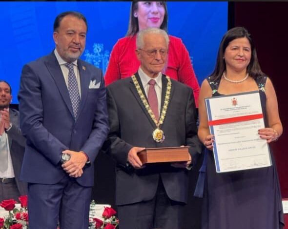 Correa critica a Pabel Muñoz por condecorar a Andrés Vallejo