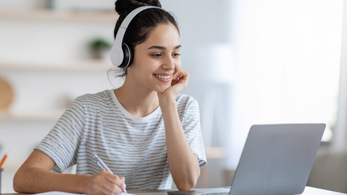 Conoce más sobre Utel, la universidad en línea que impulsa tu crecimiento profesional con un modelo flexible, práctico y accesible para estudiar desde cualquier lugar.