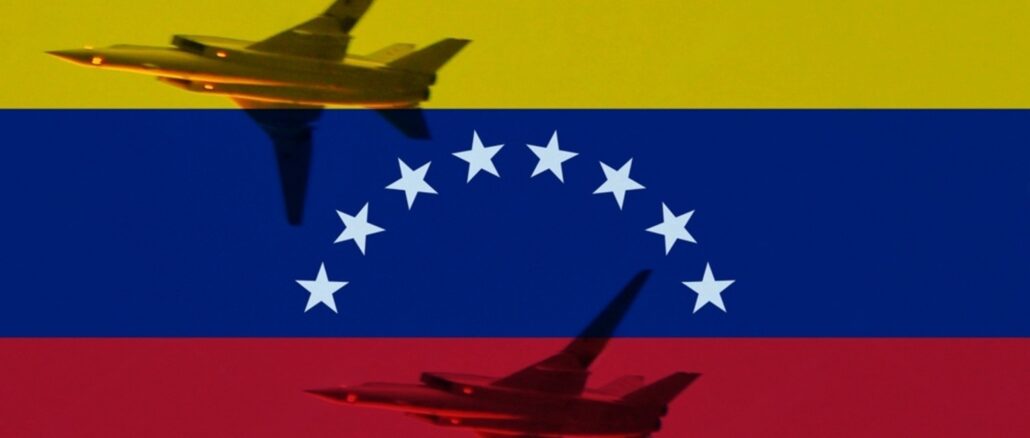 Aviones militares de combate sobre la bandera de Venezuela, imagen ilustrativa de los sobrevuelos tras las detonaciones en Caracas.