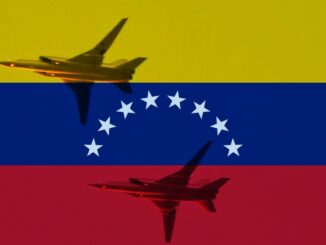 Aviones militares de combate sobre la bandera de Venezuela, imagen ilustrativa de los sobrevuelos tras las detonaciones en Caracas.