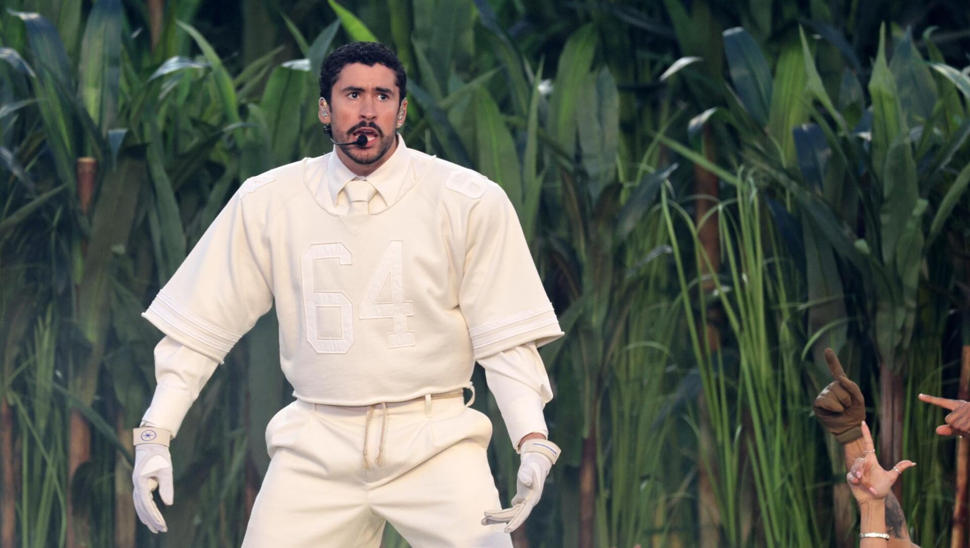 Camisetas de Zara como las que Bad Bunny usó en el Super Bowl, a la venta por 30.000 euros