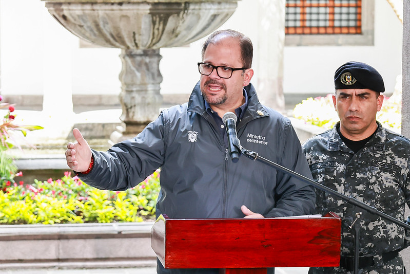 Reimberg contradice al New York Times y dice que en sitio de bombardeos en Sucumbíos se hallaron armas de grueso calibre