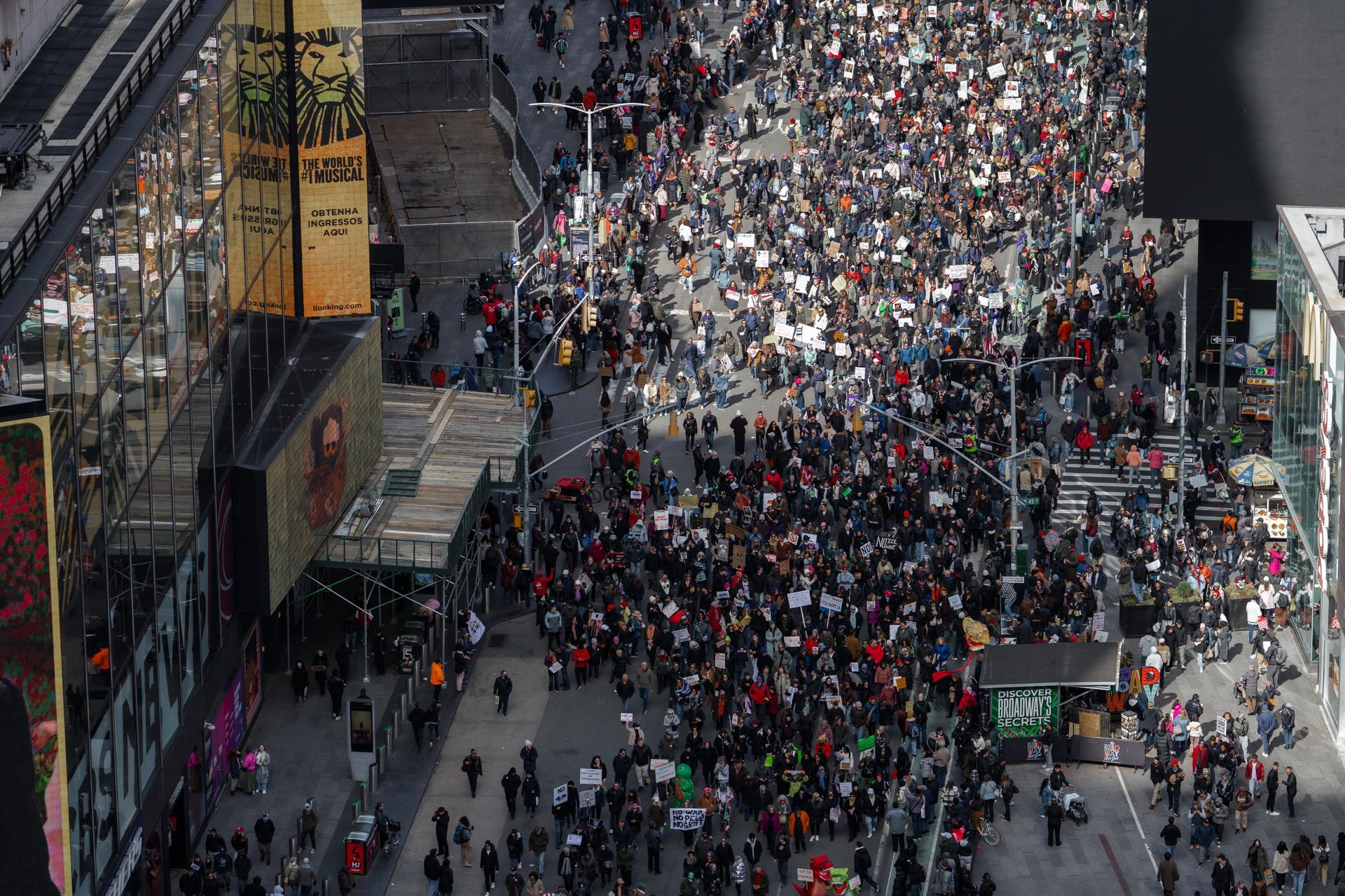 Comienzan las mayores protestas de ‘No Kings’ contra Trump, la guerra en Irán y el ICE