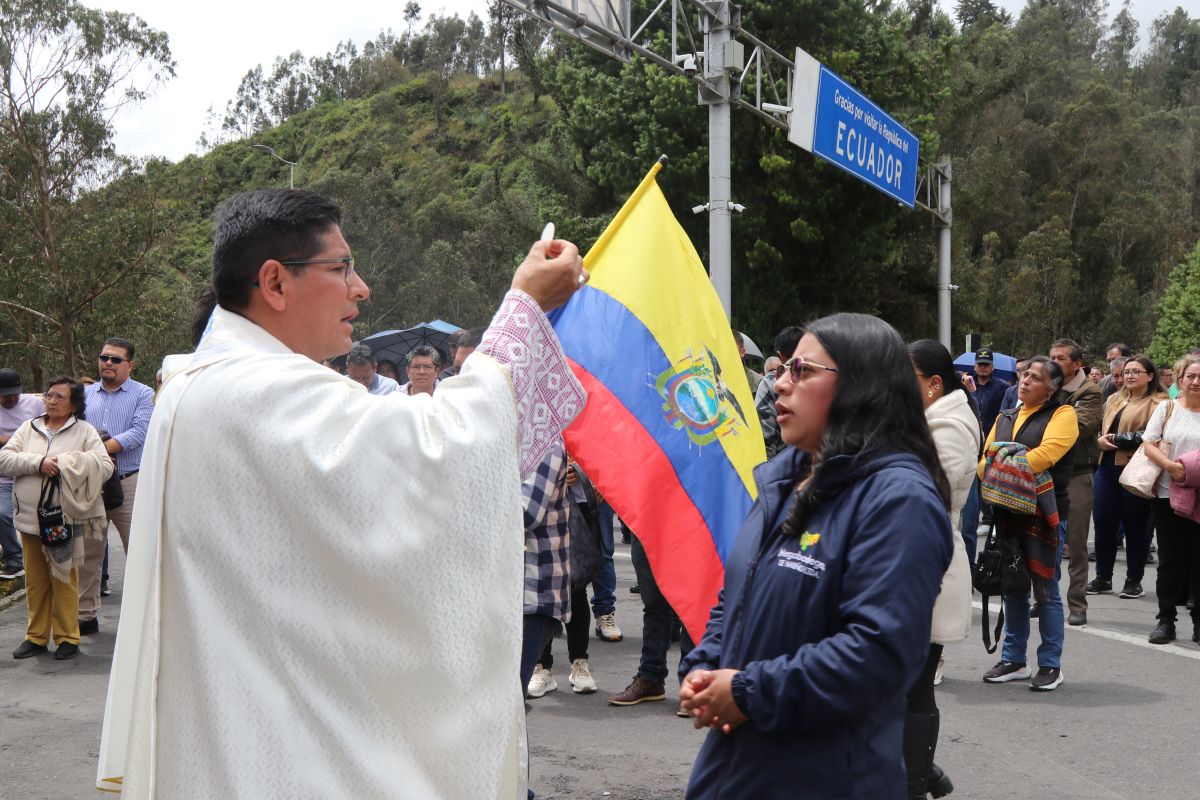 Trabajadores levantan protesta en la frontera Ecuador-Colombia por Semana Santa
