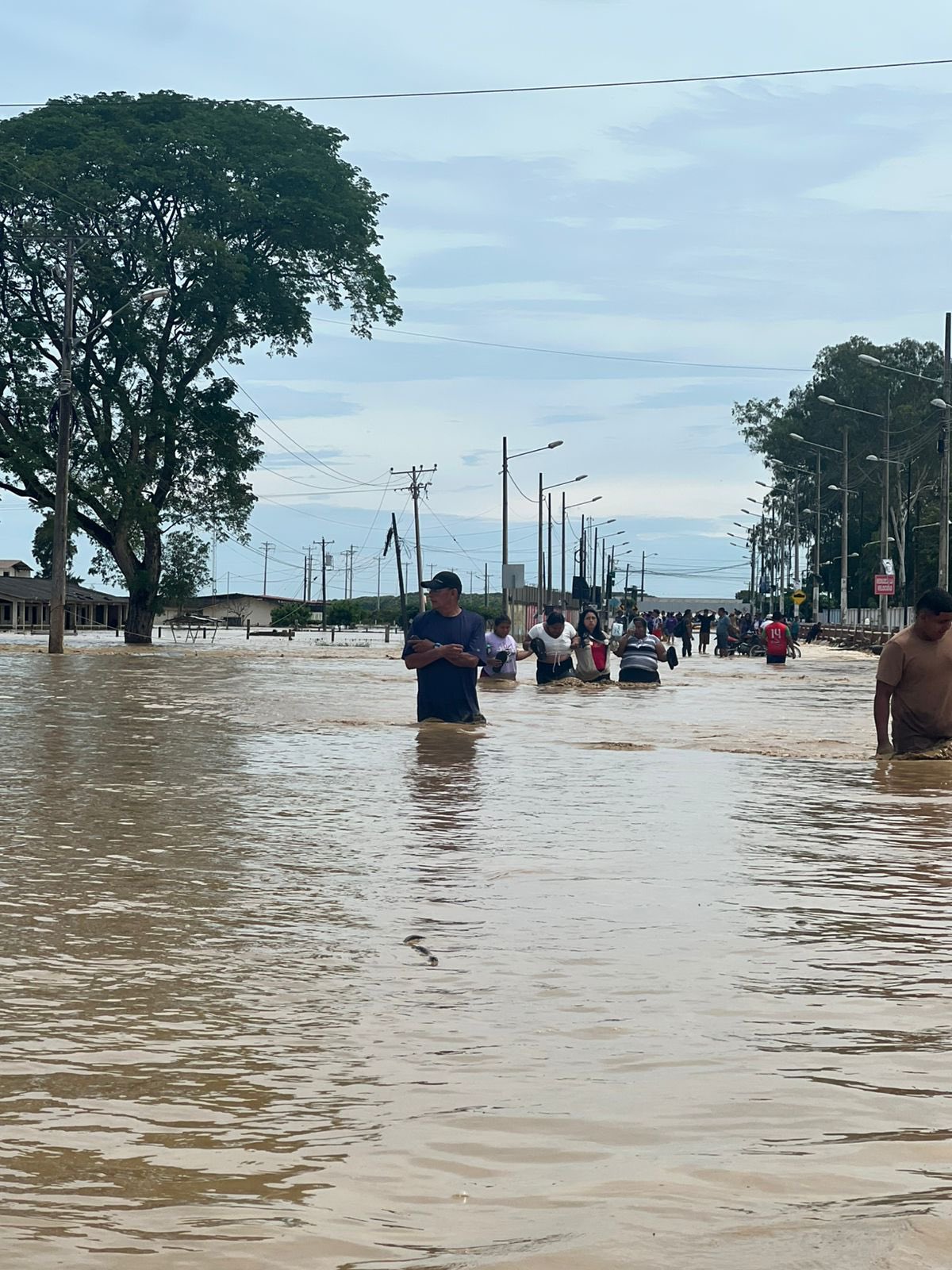 Más de 75.000 afectados por inundaciones, que dejan 15 muertos