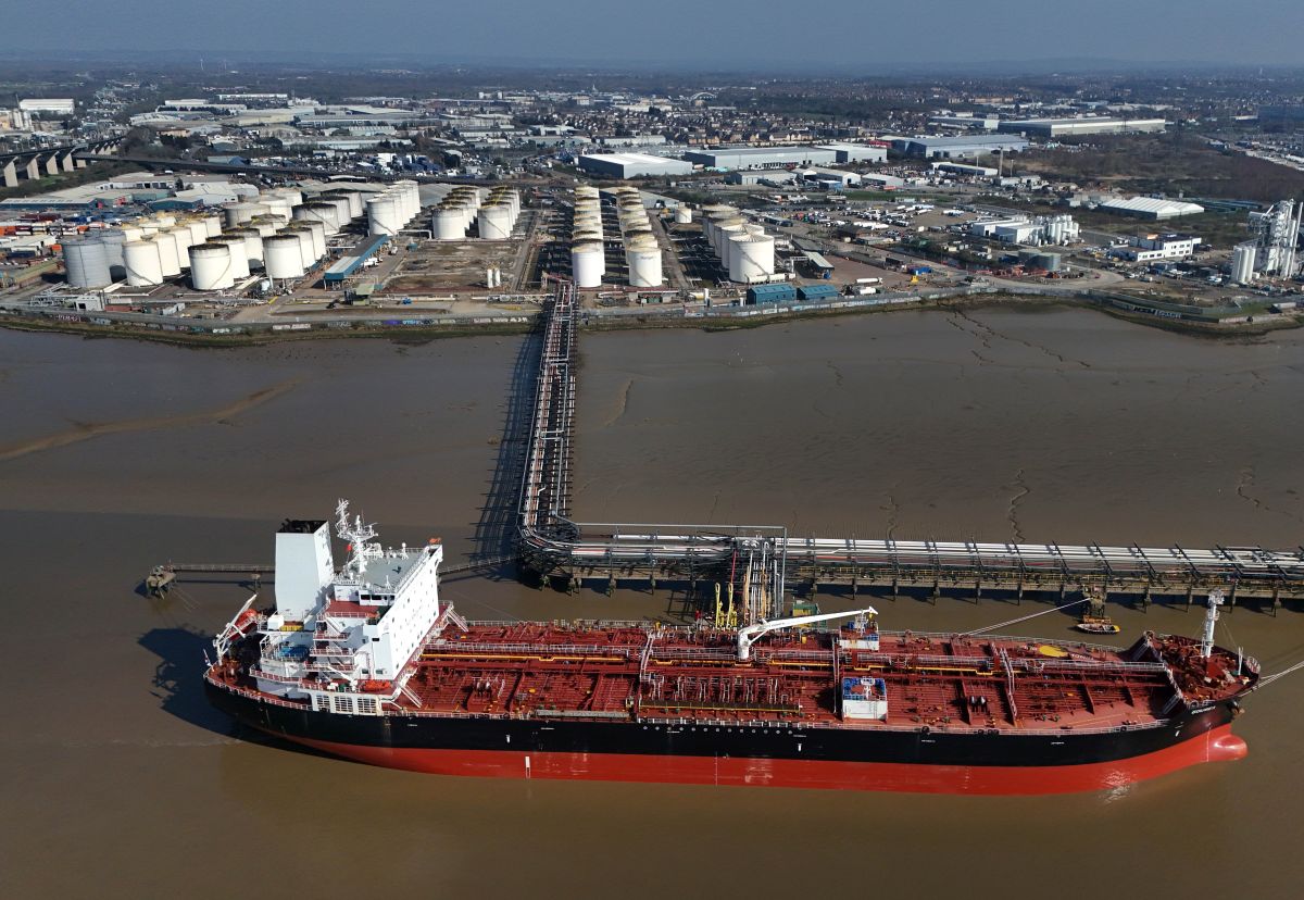 Ante el alza de precios por la guerra en Irán, Namibia reducirá impuestos al combustible