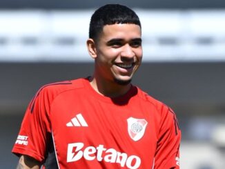 Kendry Páez en River.