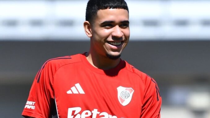 Kendry Páez en River.