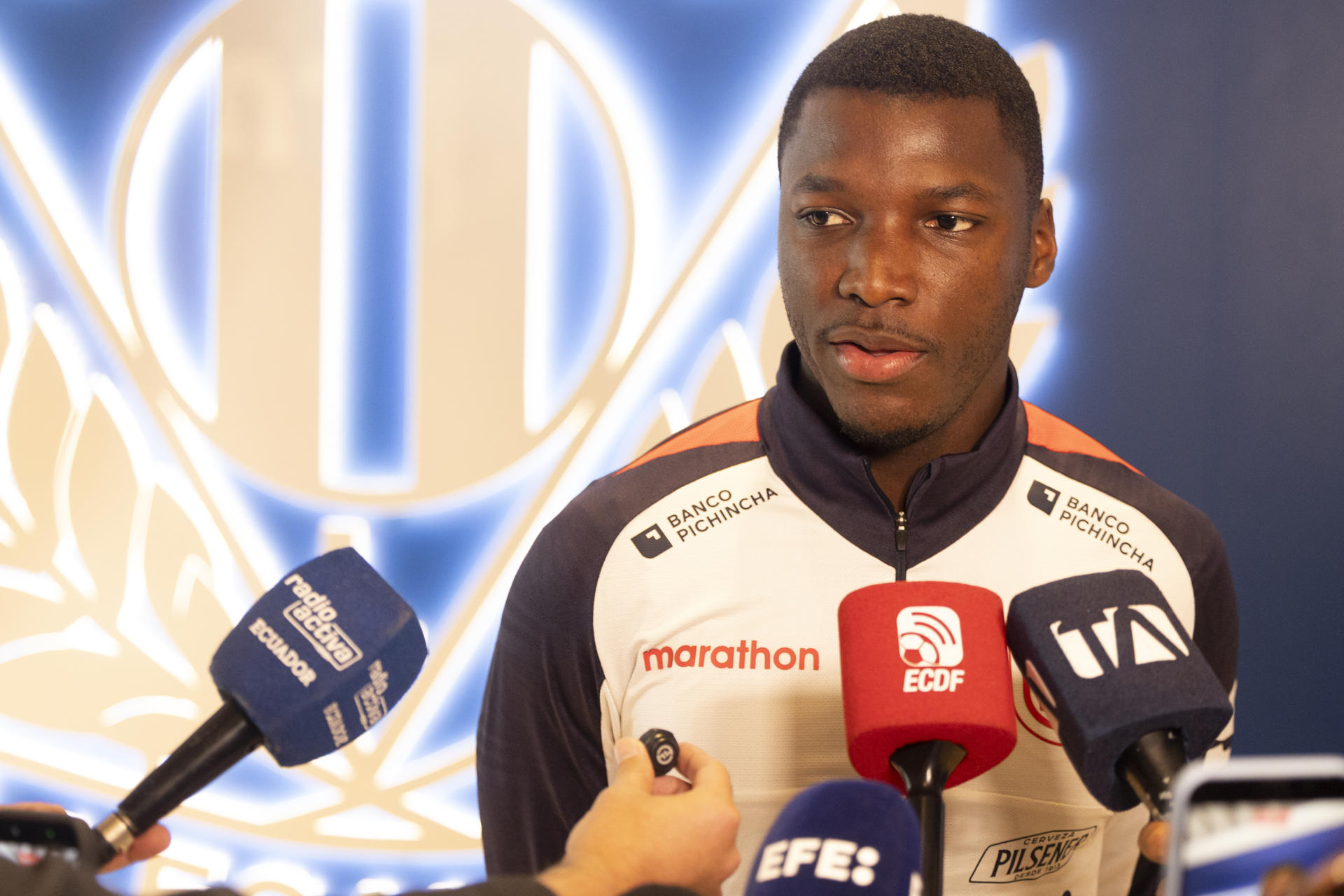 Caicedo responde a vínculos con el Real Madrid: «Quiero ser leyenda en el Chelsea»