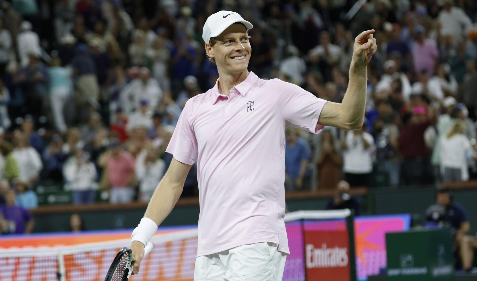 Sinner, a un triunfo del número uno, espera a Alcaraz